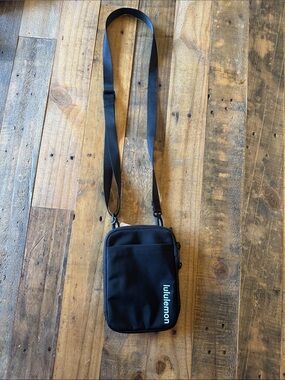 lululemon athletica Black Compact Crossbody Pouch